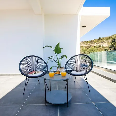 Laura Case de vacanță