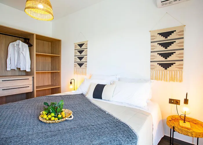 Laura Tatil Evi Afantou